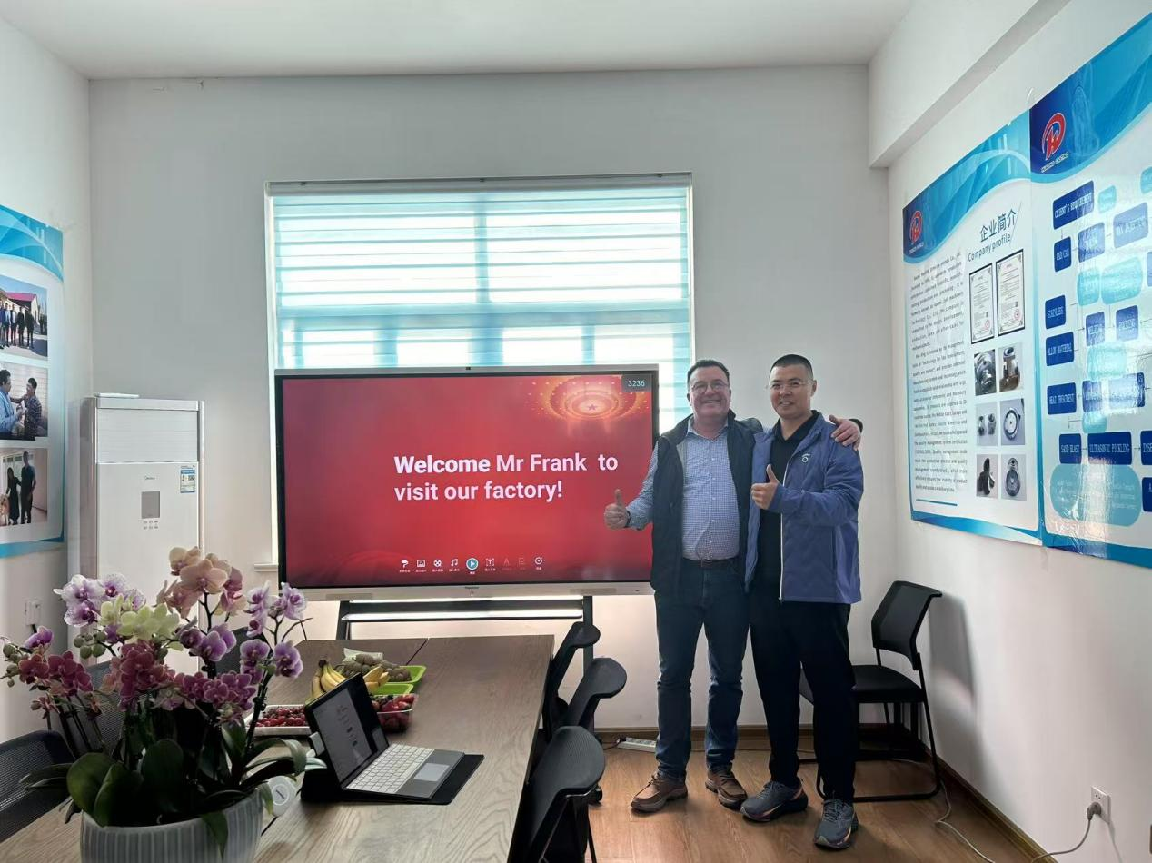 Thug custaiméir na Beilge cuairt ar an monarcha faoi dhó