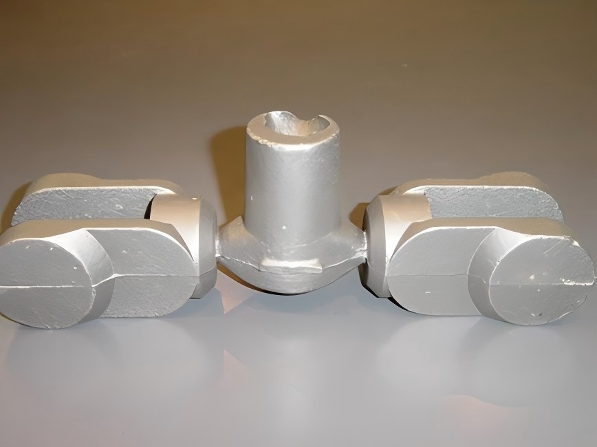 Tábhacht agus dearadh muineál riser iarainn theilgthe