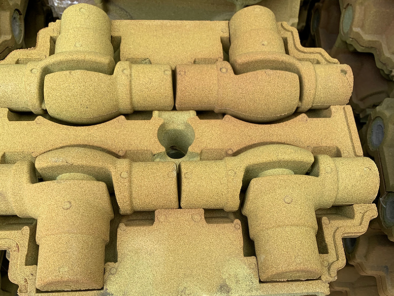 Conas an locht gaineamh a réiteach i dtáirgeadh páirteanna iarainn theilgthe liath ag baint úsáide as teicneolaíocht gaineamh brataithe scannán?