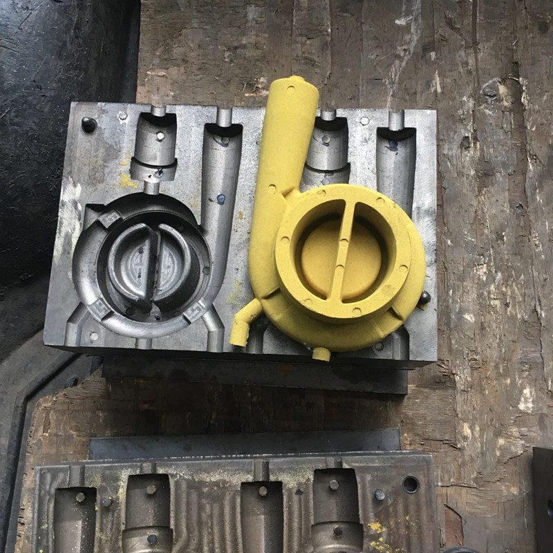 Conas lochtanna póirseachta a chosc de bharr taise méadaithe le linn táirgeadh teilgin ag baint úsáide as teicneolaíocht gaineamh brataithe sa samhradh?