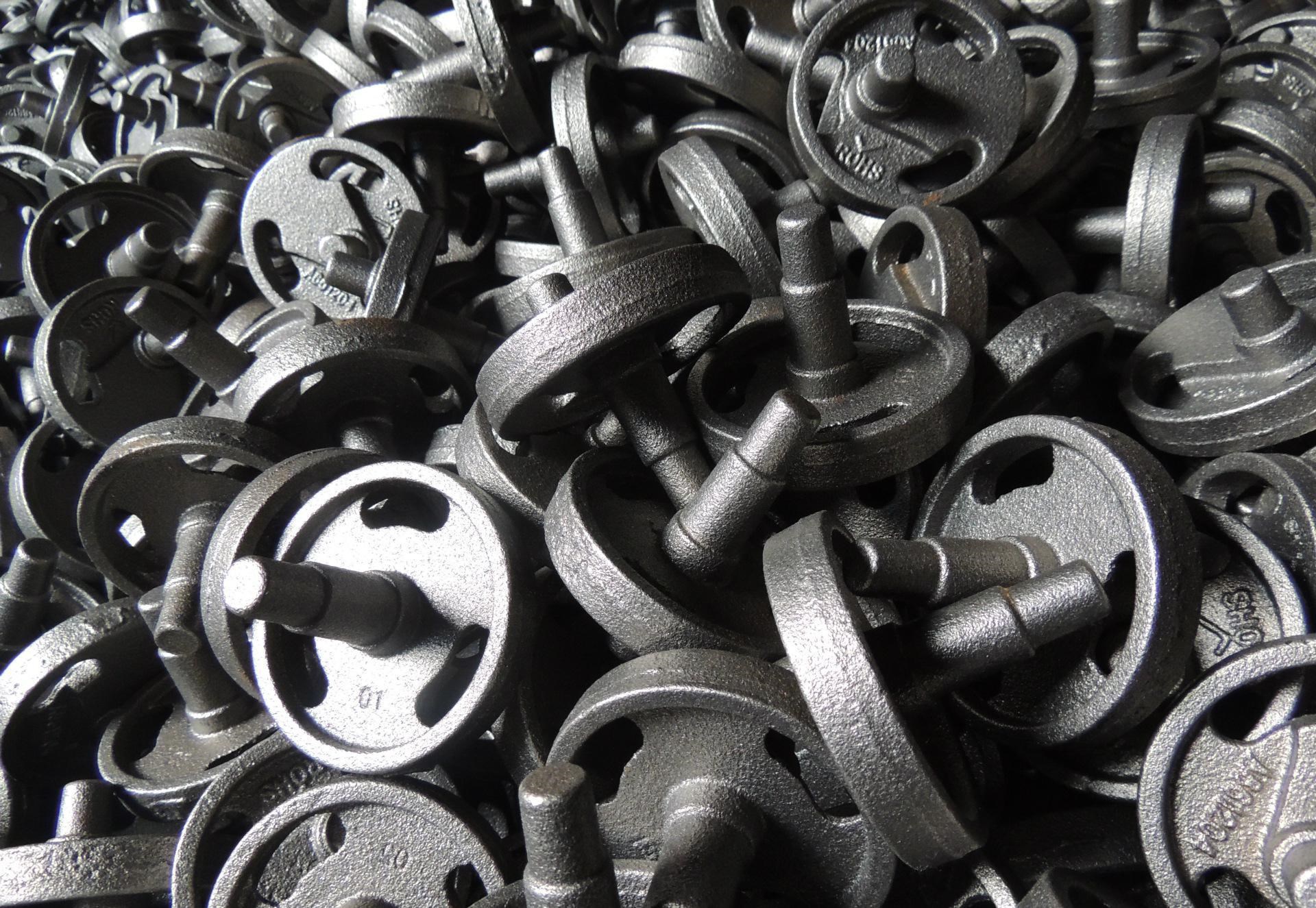 Conas déileáil le lochtanna inslithe fuar i gcodanna beaga tanaí le hiarann insínte?