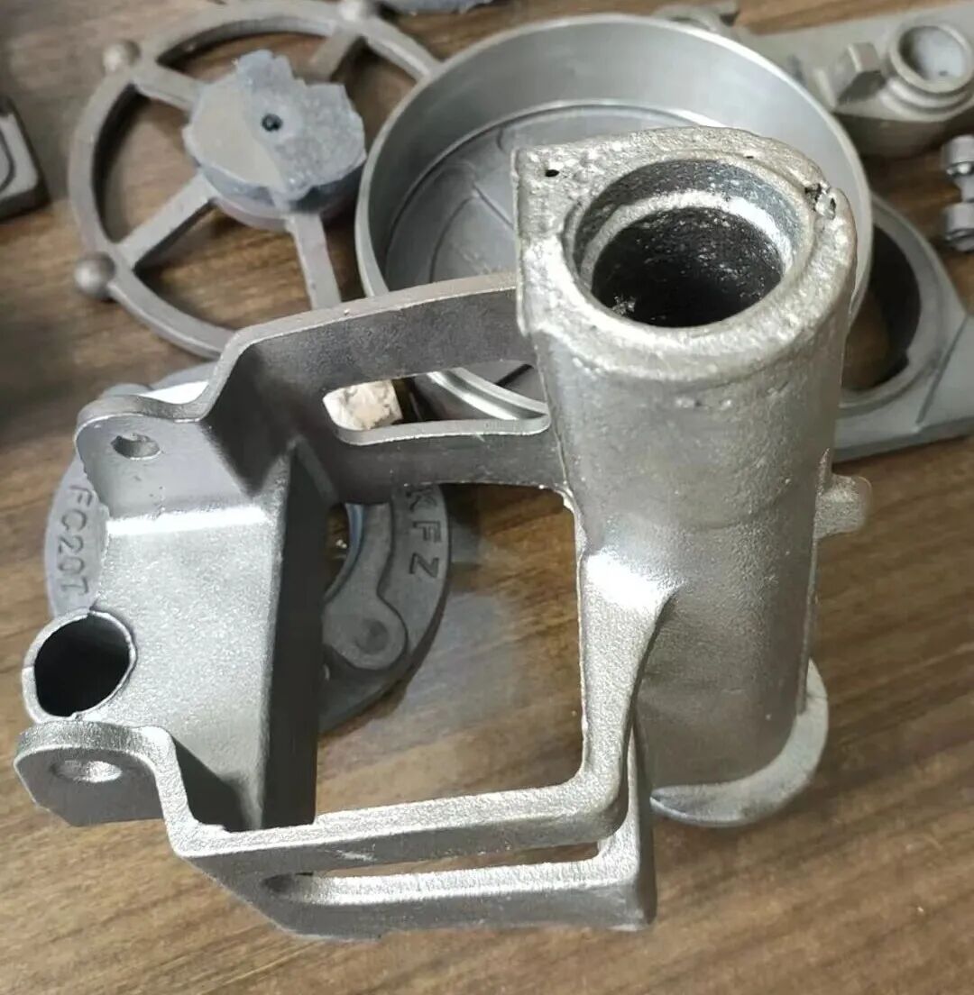 Cóireáil le haghaidh porosity dian i gcroíthe gaineamh feadánacha sorcóireacha le linn páirteanna iarainn insínte a tháirgeadh ag baint úsáide as teicneolaíocht mhúnlú gaineamh glas